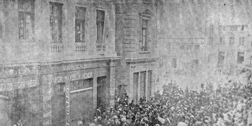 Intendente dirigiéndose a huelguistas, 16 de mayo de 1903