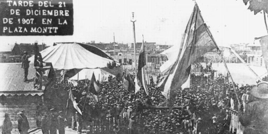 Concentración de obreros en la plaza Montt de Iquique, 21 de diciembre de 1907