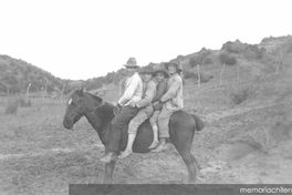 Niños a caballo, hacia 1950