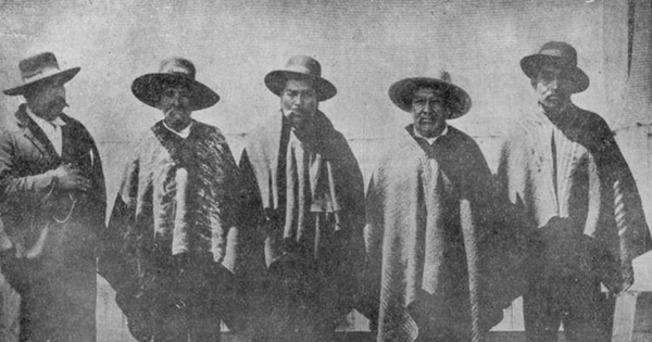 Grupo de hombres mapuche