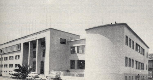 Vista general de la ex Escuela de Derecho de la Universidad de Chile en Valparaíso, 1977
