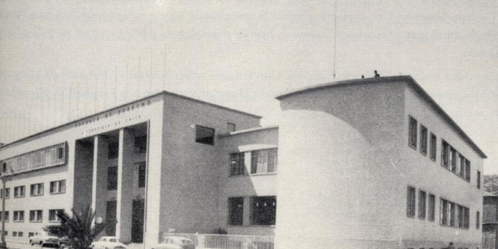 Vista general de la ex Escuela de Derecho de la Universidad de Chile en Valparaíso, 1977