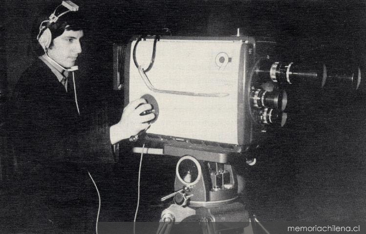 Camarógrafo de Canal 9 de la Universidad de Chile, 1977