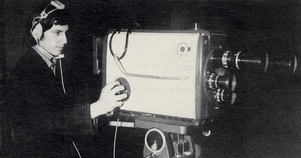 Camarógrafo de Canal 9 de la Universidad de Chile, 1977