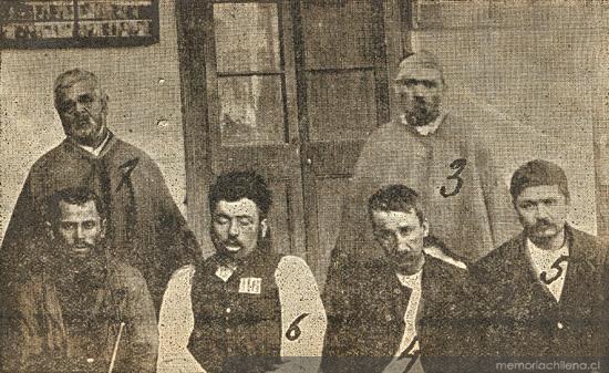 El bandido Juan de Dios López y su banda luego de ser capturados por la policía, 1903