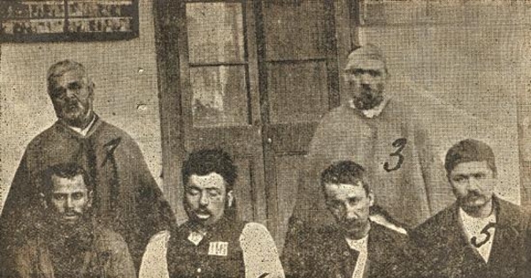 El bandido Juan de Dios López y su banda luego de ser capturados por la policía, 1903