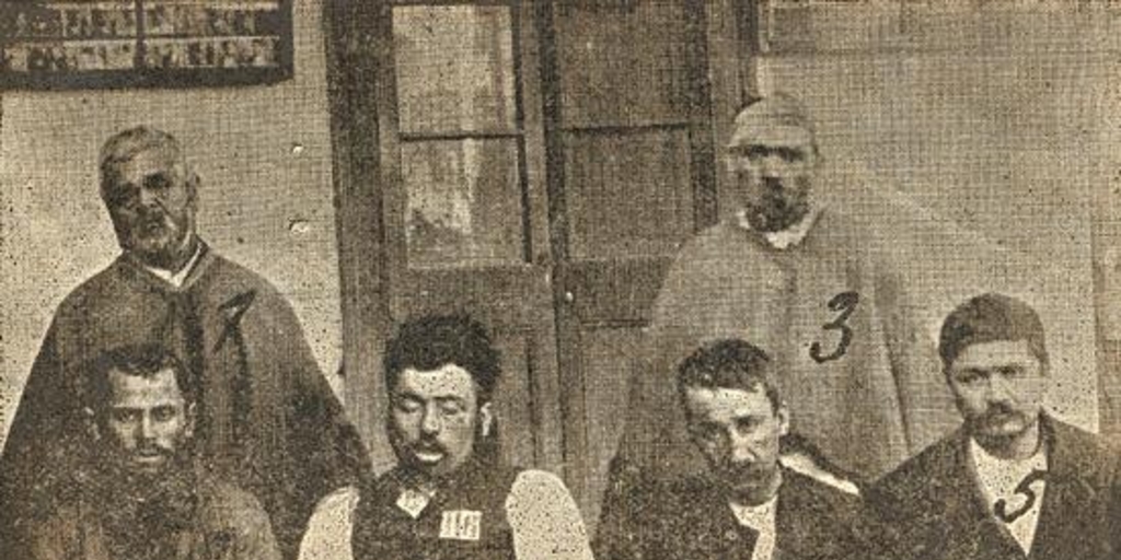 El bandido Juan de Dios López y su banda luego de ser capturados por la policía, 1903