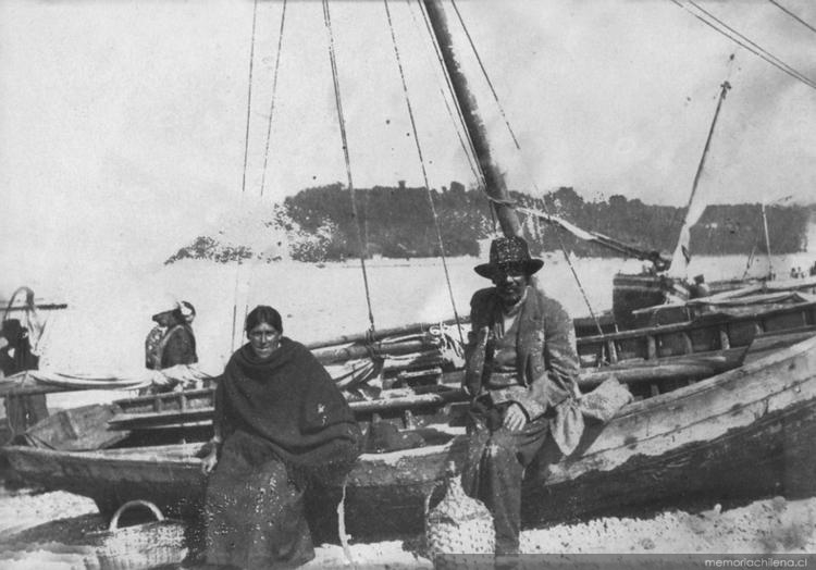 Lugareños en Chiloé, hacia 1950