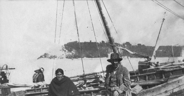 Lugareños en Chiloé, hacia 1950