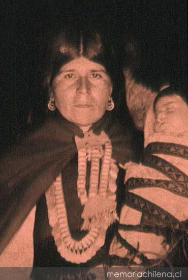 Mujer mapuche