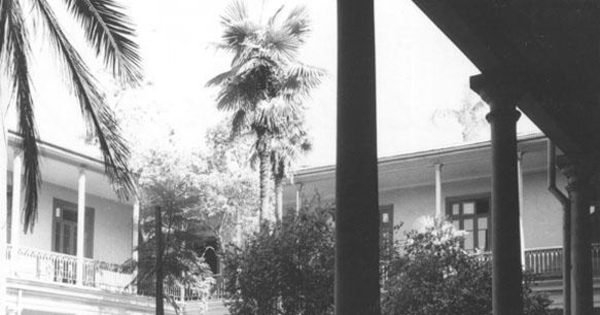 Vista del antiguo patio del Instituto Nacional :  1964