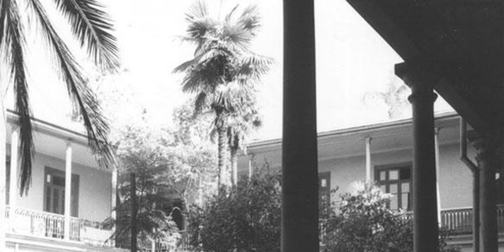 Vista del antiguo patio del Instituto Nacional :  1964