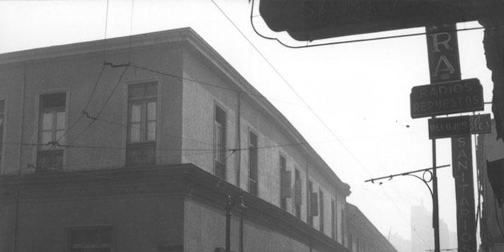 Vista del Instituto Nacional desde calle Arturo Prat con Alonso de Ovalle (1964)