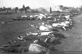 Cadáveres apilados para su cremación tras la Batalla de Placilla : 28 de agosto de 1891