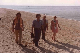 Enrique Lihn junto a Óscar Hahn, Conie Domínguez y Pedro Lastra en South Beach