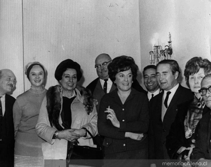 Juvencio Valle junto a Matilde Ladrón de Guevara