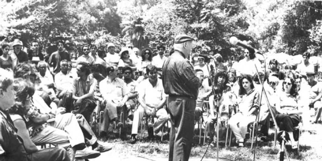 El escritor en la Fiesta de los Abrazos, 1990