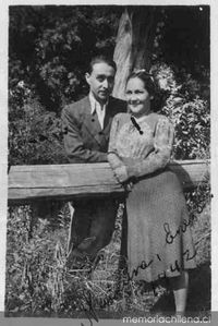 Óscar Castro junto a su esposa Isolda Pradel, hacia 1942