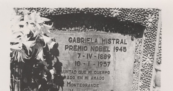 Placa recordatoria en la tumba de Gabriela Mistral, Montegrande