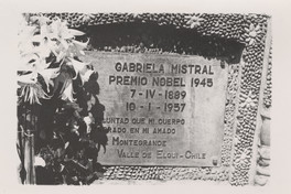 Placa recordatoria en la tumba de Gabriela Mistral, Montegrande