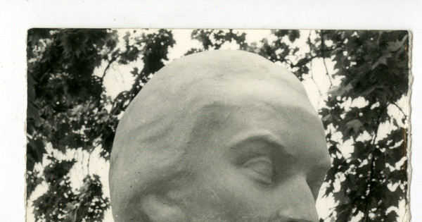 Busto esculpido de Gabriela Mistral por Laura Rodig