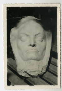 Modelado escultórico del rostro de Gabriela Mistral