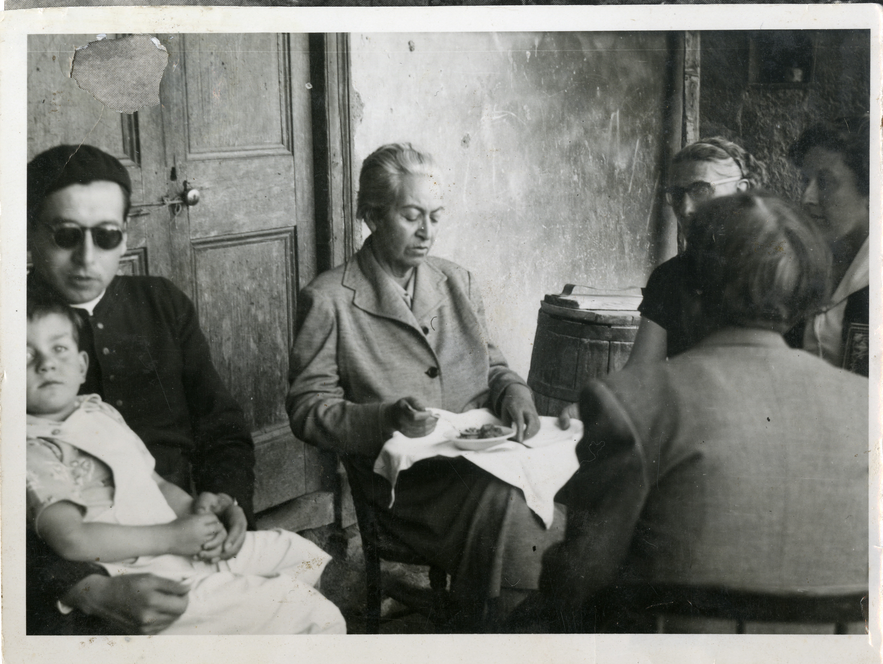 Gabriela Mistral durante su última visita a Chile en 1954