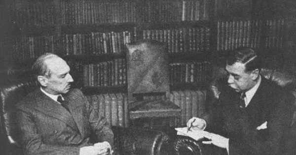 Nathanael Yáñez Silva entrevistando al Ministro de Venezuela, Julio Sardi, 1936