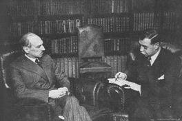 Nathanael Yáñez Silva entrevistando al Ministro de Venezuela, Julio Sardi, 1936