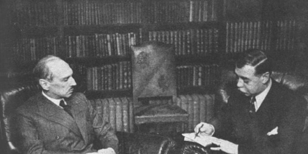 Nathanael Yáñez Silva entrevistando al Ministro de Venezuela, Julio Sardi, 1936