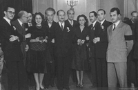 Roque Esteban Scarpa en Madrid, junto a Juan Guerrero, Antonio Olivares, Rafael Montecinos, Andrés Revesz, Lope Mateo, José García Nieto y Leopoldo Luis, 1947
