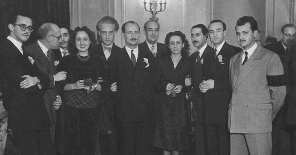 Roque Esteban Scarpa en Madrid, junto a Juan Guerrero, Antonio Olivares, Rafael Montecinos, Andrés Revesz, Lope Mateo, José García Nieto y Leopoldo Luis, 1947