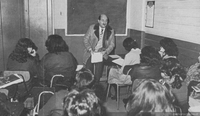 Roque Esteban Scarpa enseñando en el Liceo B-42 de Niñas