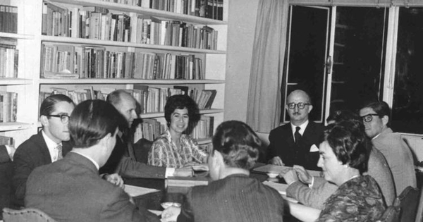 Roque Esteban Scarpa, en el Centro de Investigaciones de Literatura Comparada de la Universidad de Chile, hacia 1966