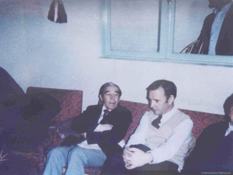 Jorge Teillier junto a Rolando Cárdenas