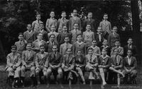 Joaquín Edwards Bello junto a sus compañeros de colegio, 1887-1968