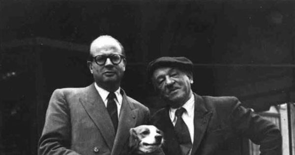 Salvador Reyes, junto a Blaise Cendrars en la terraza del dôme a Montparnasse