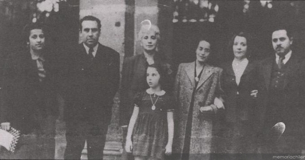 Teresa Pomar, Pablo de Rokha, Winétt de Rokha, Ligia Pestre, María Luisa Cernelli, Anita Prestre y Rafale Carrillo