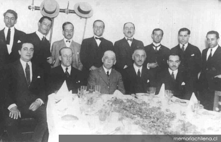 Diego Dublé Urrutia Joaquín Edwards Bello, Carlos Silva Vildósola, Julio Vicuña, Antonio Castro, Pablo Neruda, José González Vera, Armando Donoso, Pedro Prado, Eduardo Barrios, Juan Guzmán Cruchaga y Ángel Cruchaga Santa María, el 5 de diciembre de 1925