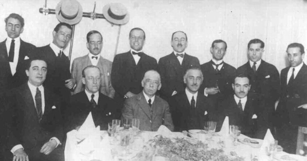 Diego Dublé Urrutia Joaquín Edwards Bello, Carlos Silva Vildósola, Julio Vicuña, Antonio Castro, Pablo Neruda, José González Vera, Armando Donoso, Pedro Prado, Eduardo Barrios, Juan Guzmán Cruchaga y Ángel Cruchaga Santa María, el 5 de diciembre de 1925