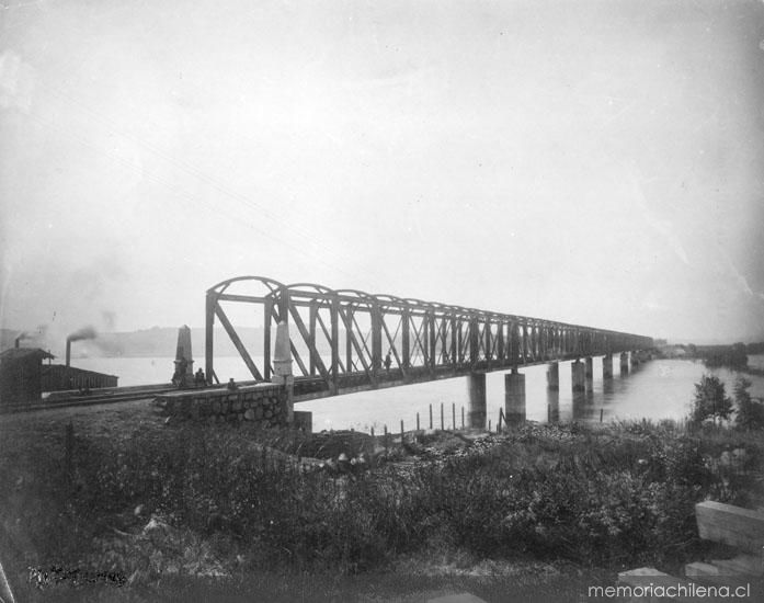 Puente sobre el río Toltén, construido en la década de 1880