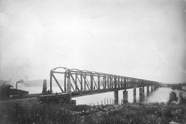 Puente sobre el río Toltén, construido en la década de 1880