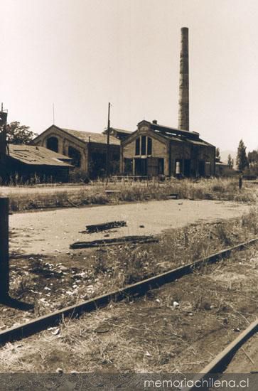 Maestranza de San Bernardo hacia año 1995, vista de galpones y chimenea