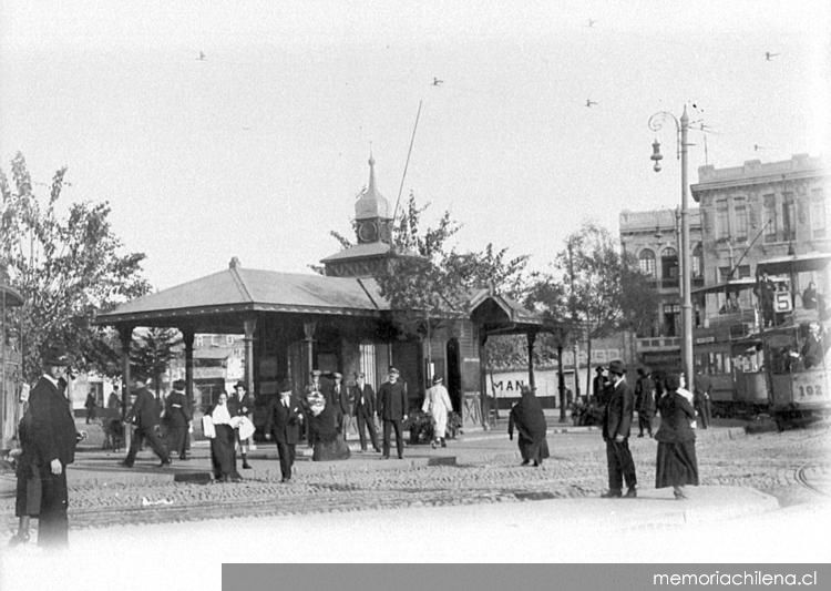 La garita de la Estación Mapocho en Santiago, hacia 1900