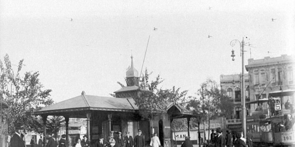 La garita de la Estación Mapocho en Santiago, hacia 1900