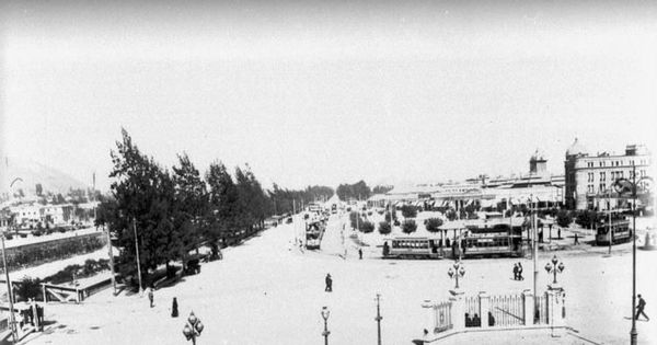 Vista de la Estación Mapocho hacia el terminal de tranvías, construida en 1912