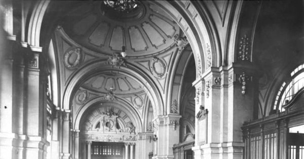 Interior de la estación Mapocho, inaugurada en 1912