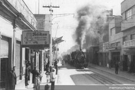 Calle Aldunate de Coquimbo, vía férrea que unía el puerto con la estación empalme, ca. 1950