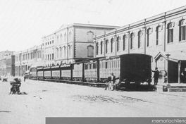 Ferrocarril en calle Errázuriz. Valparaíso