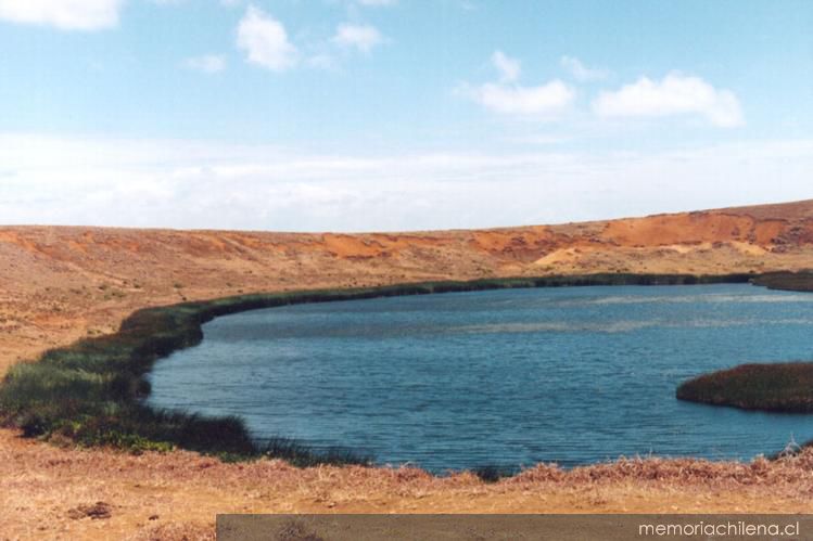 Laguna en el cráter del Rano Raraku